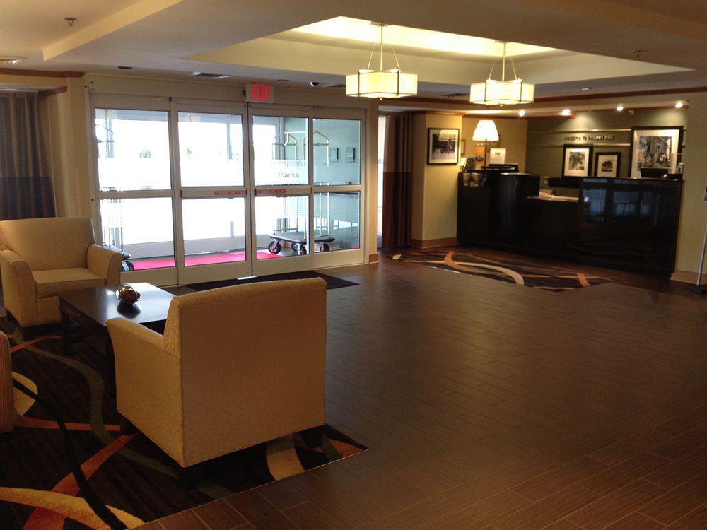 Hampton Inn & Suites Chapel Hill/Durham Exterior photo