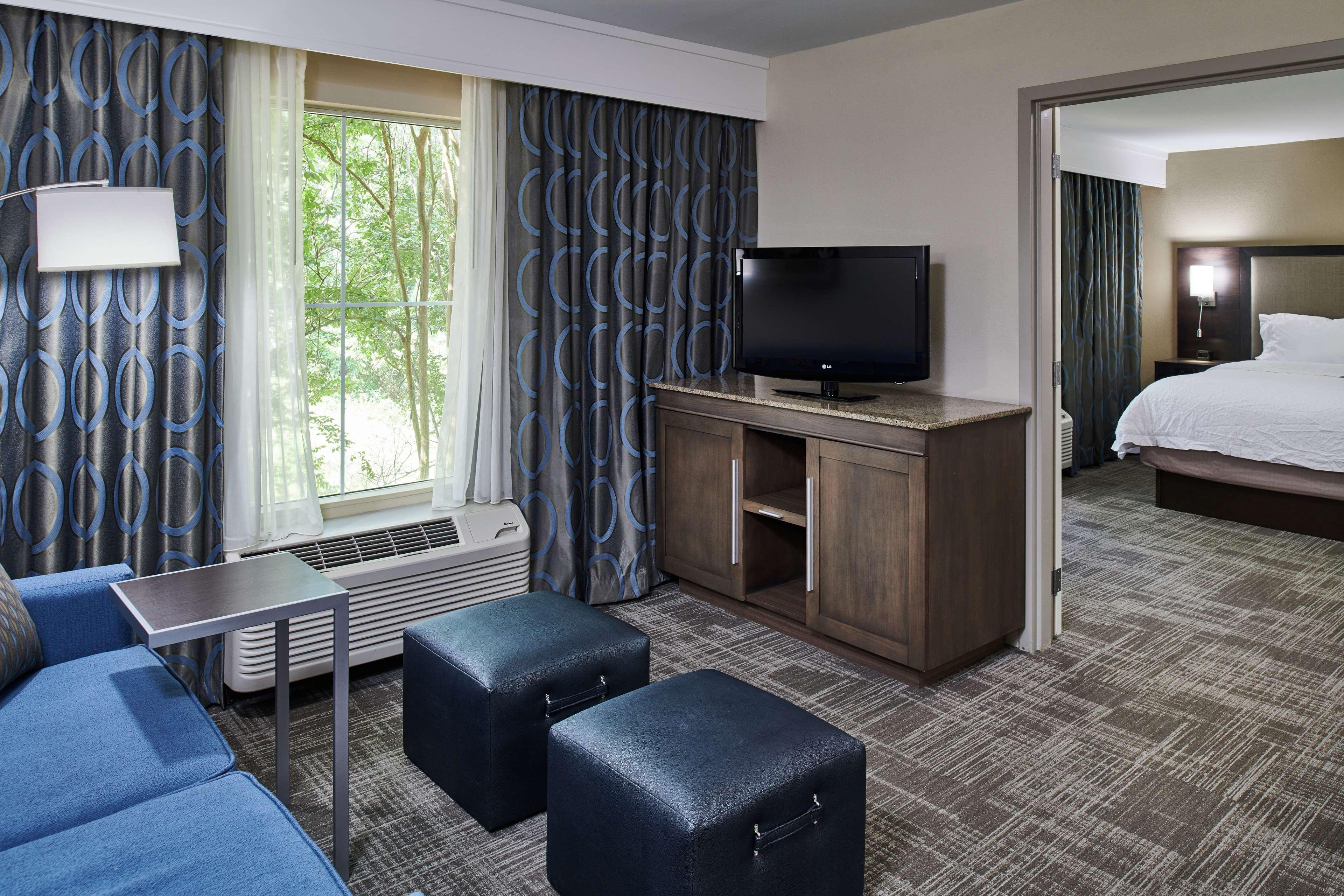 Hampton Inn & Suites Chapel Hill/Durham Exterior photo