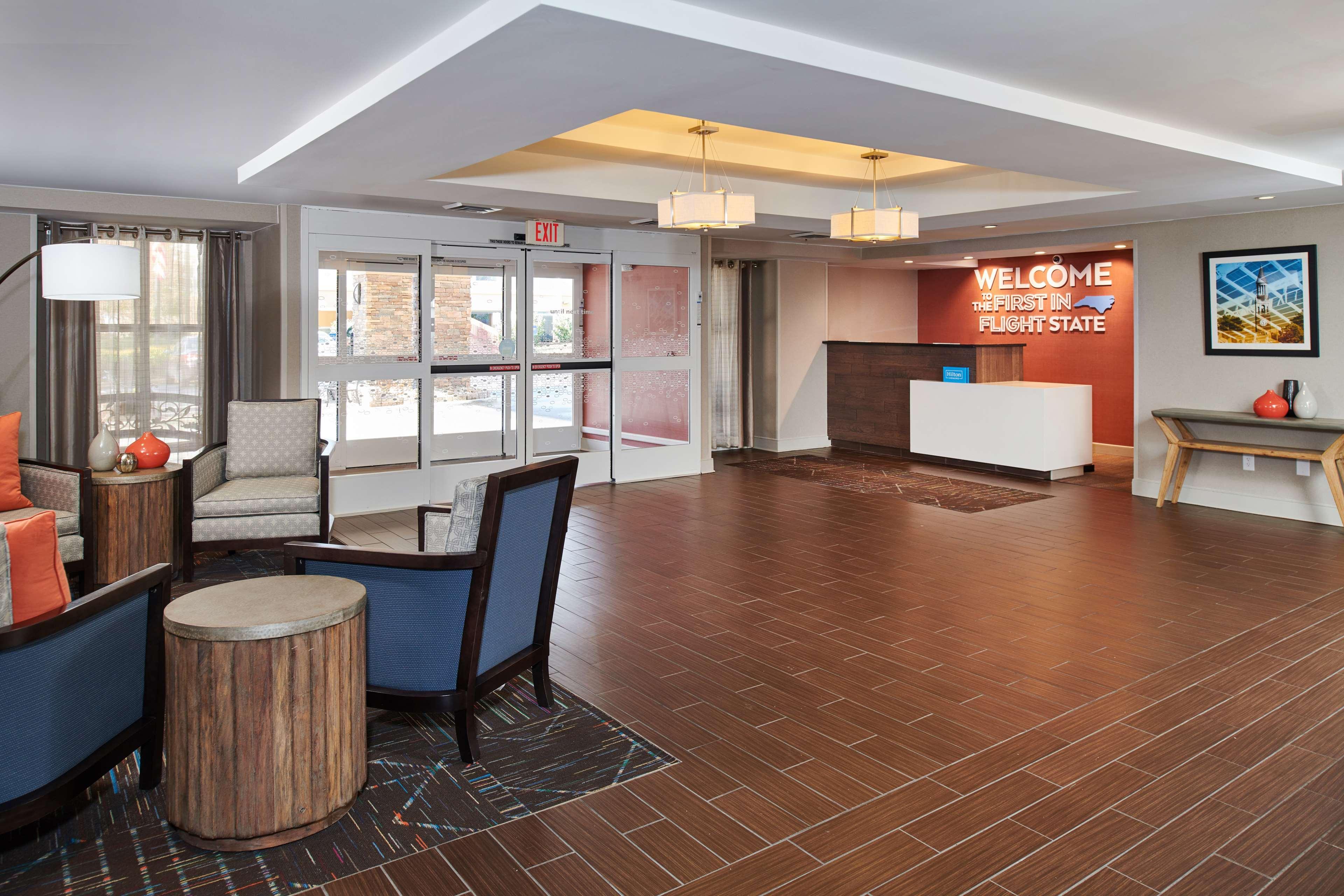 Hampton Inn & Suites Chapel Hill/Durham Exterior photo